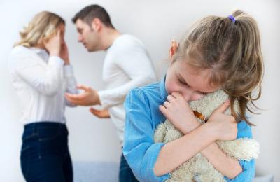 С кем останется ребенок после развода если супруги не могут договориться между собой